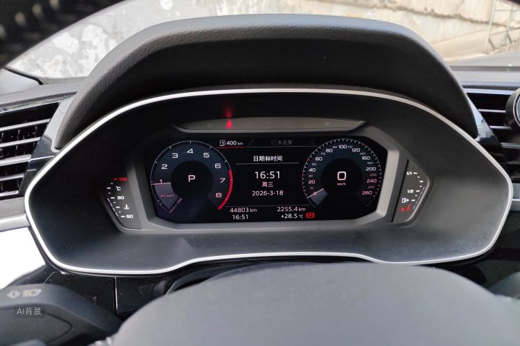 Audi Q3 2019 car image #13