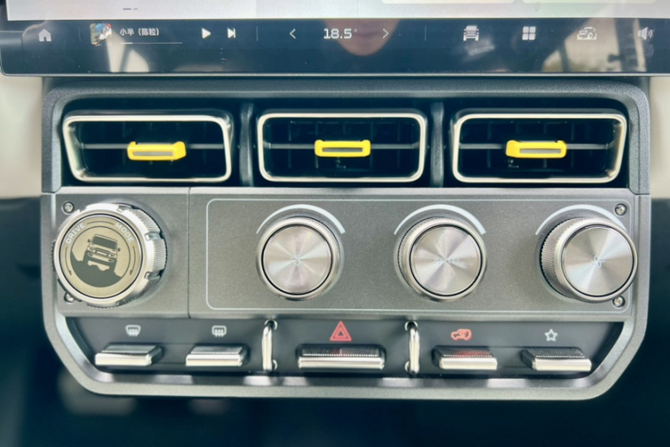 2025 car image #13