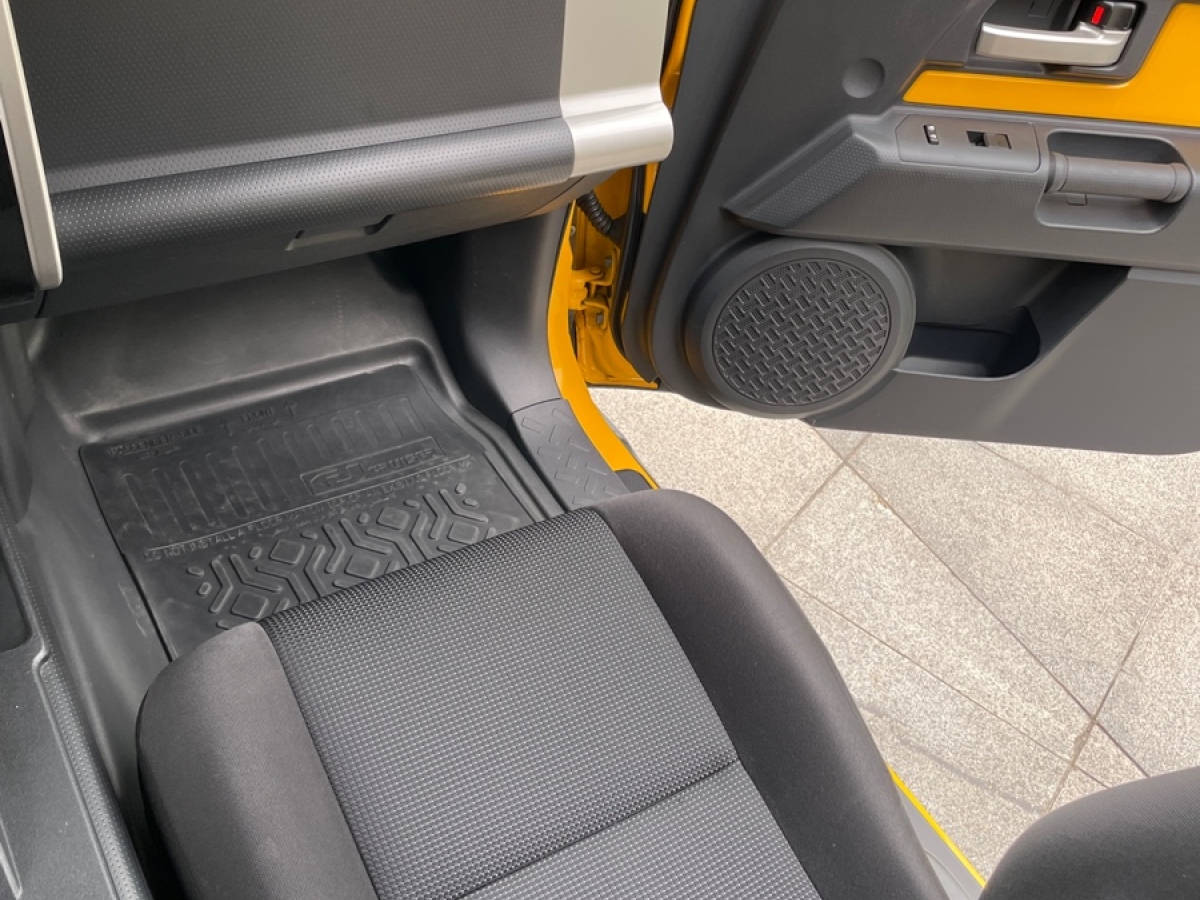 Toyota FJ Cruiser 2018 immagine di auto #13