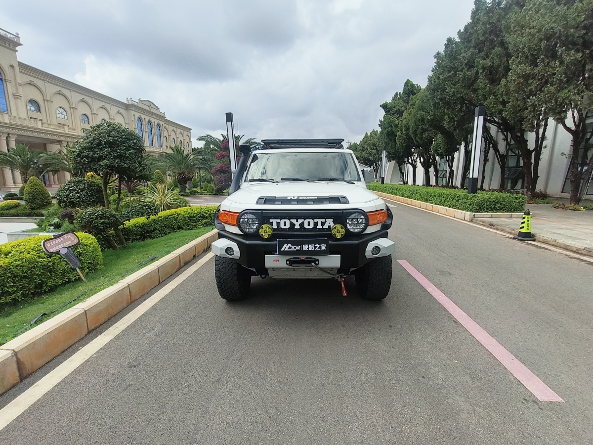 Toyota FJ Cruiser 2020 immagine di auto #13