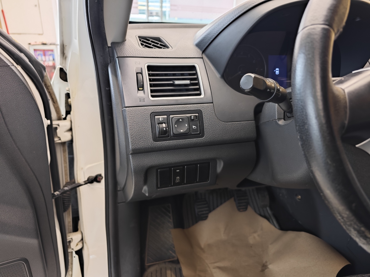 Forthing JOYEAR S50 2016 imagen de coche #13