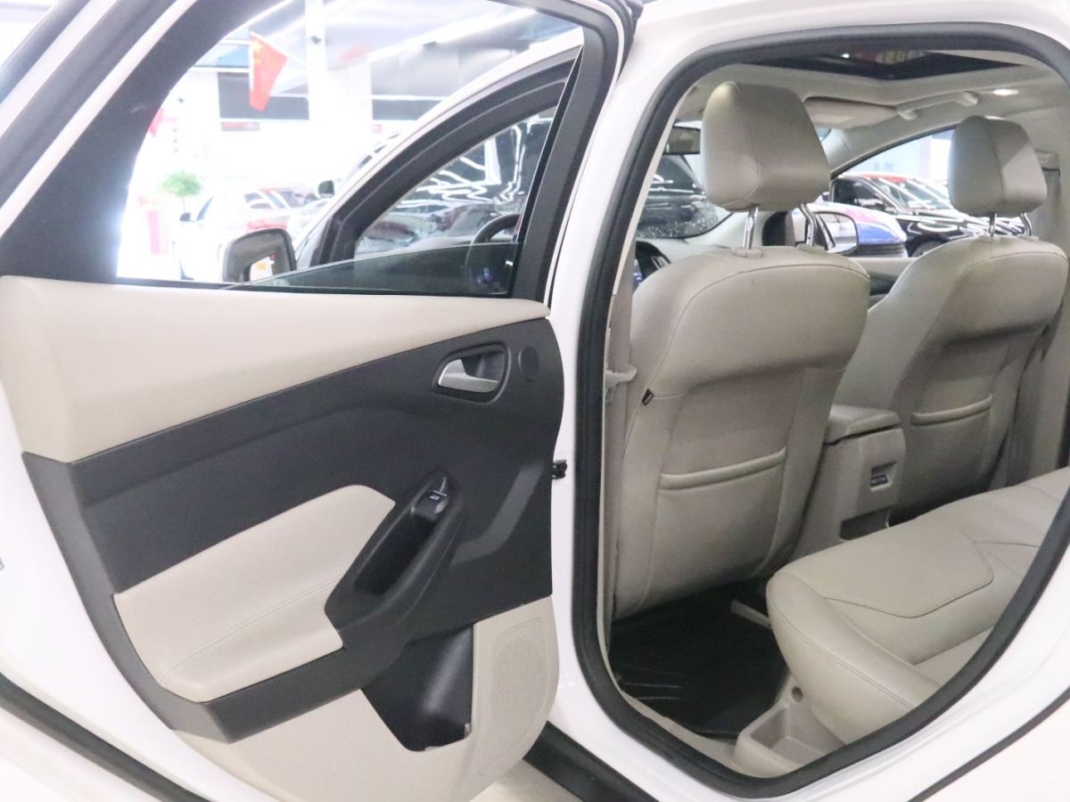 Ford Focus (Imported) 2017 #13 Ford Focus (Imported) 2017 car image #13