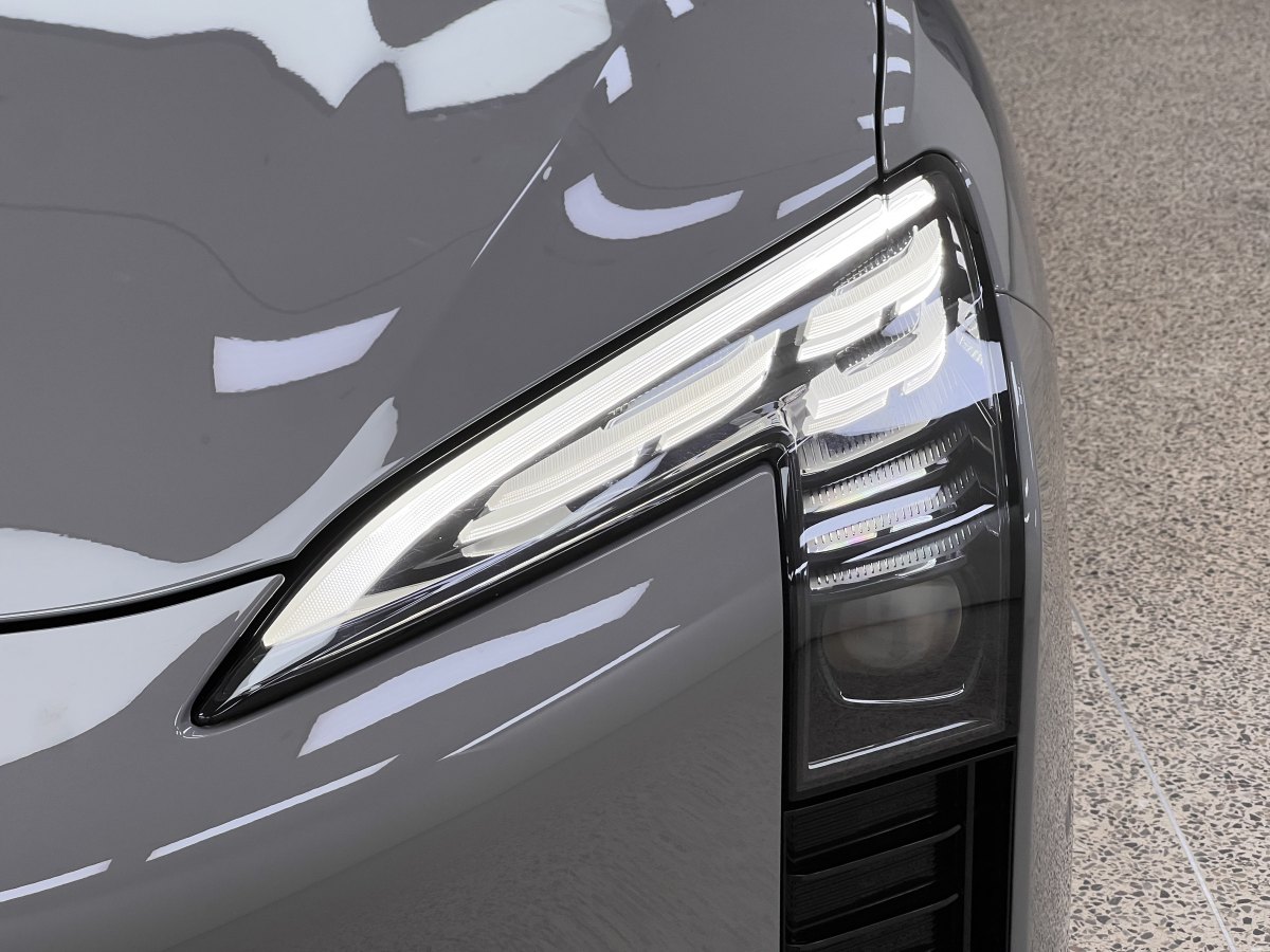 HongQi EH7 2024 #13 HongQi EH7 2024 car image #13