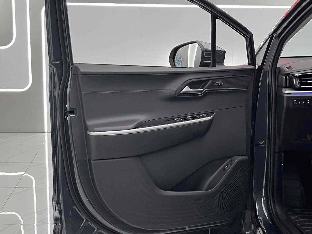 Hyundai Custo 2025 car image #13