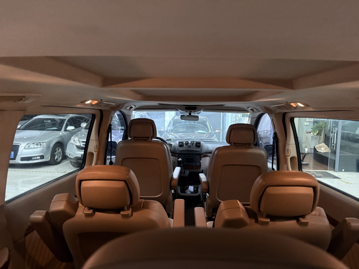 奔驰 唯雅诺 2011 汽车图片 #13