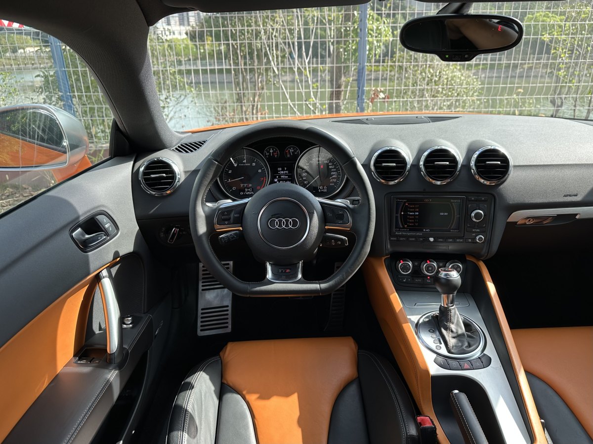 Audi TTS 2011 car image #13