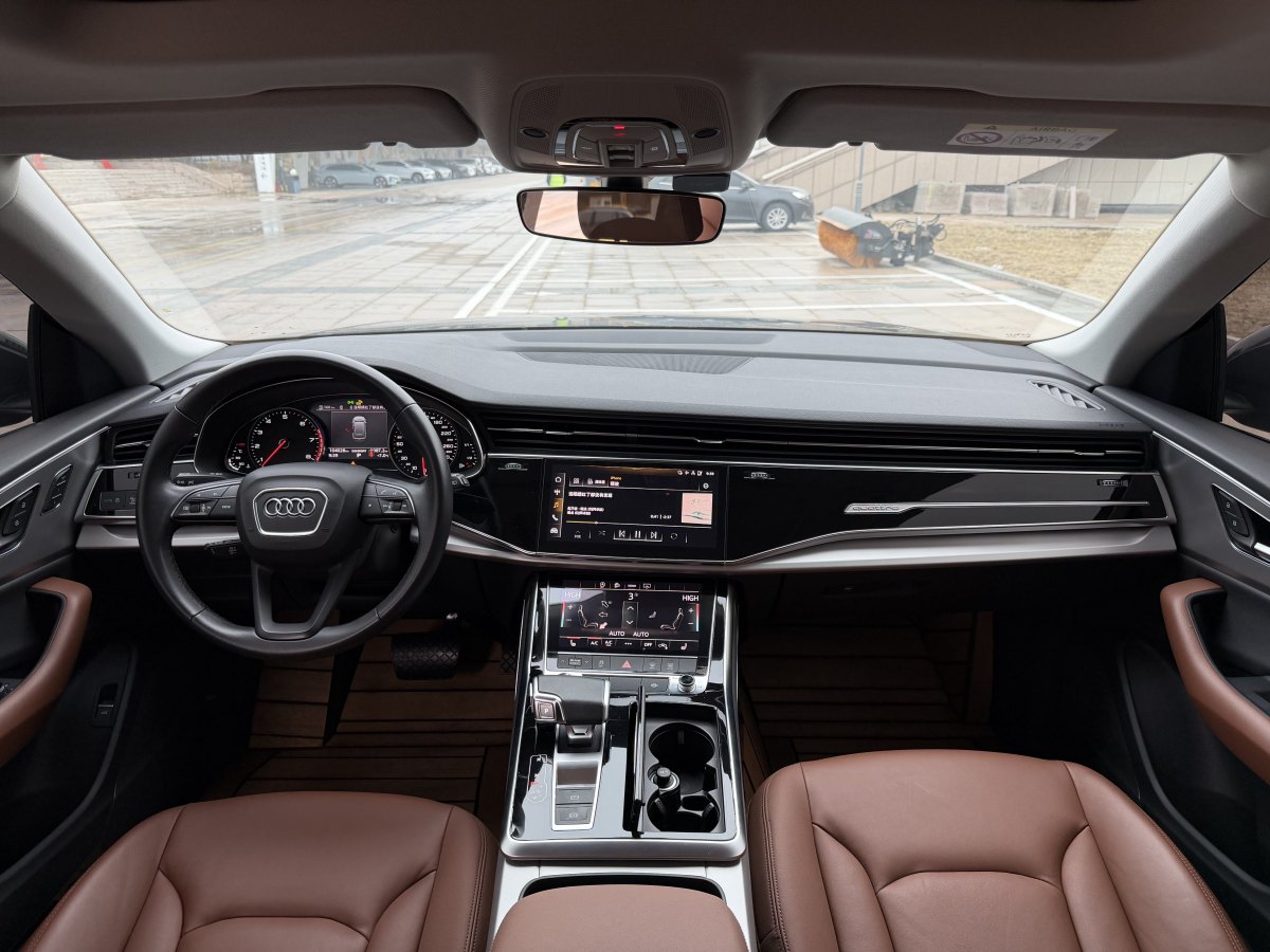 Audi RS Q8 2022 car image #13