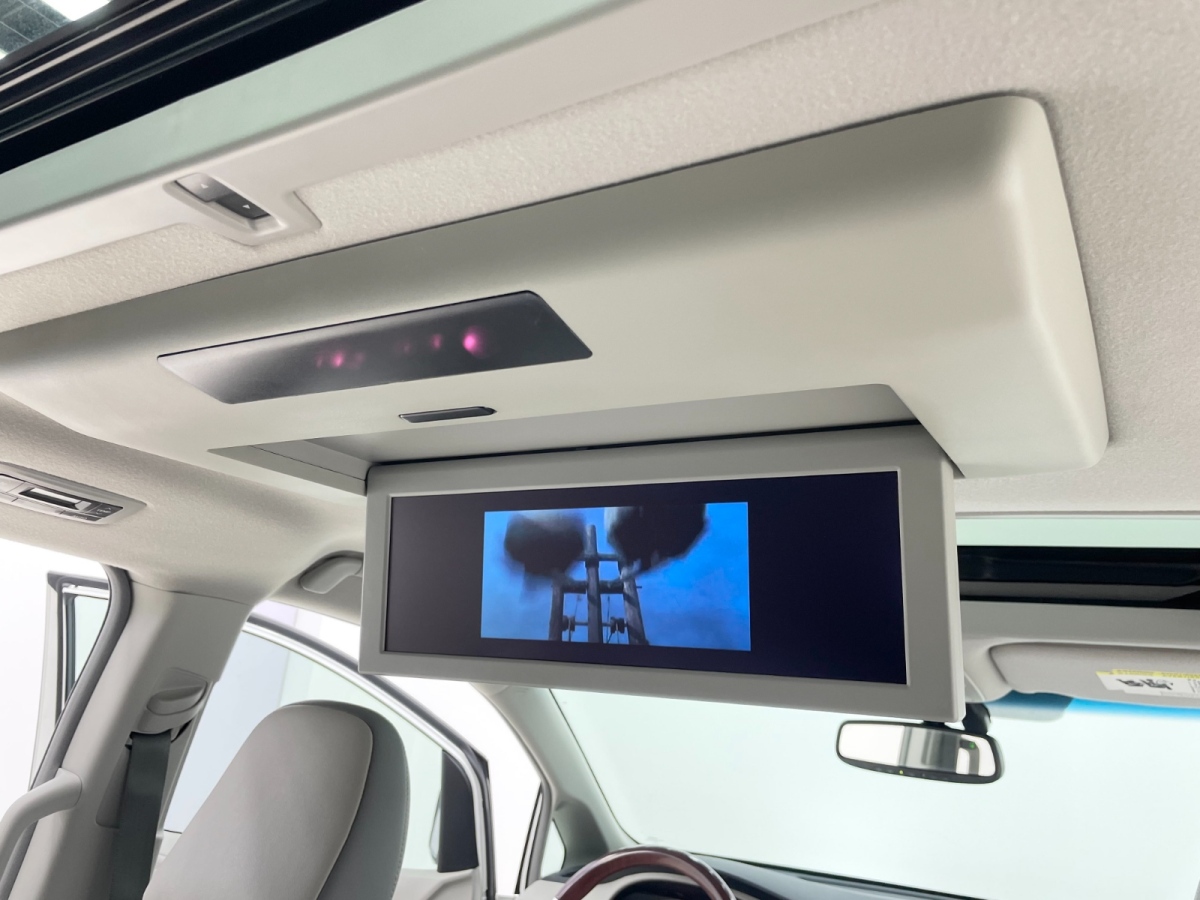 Toyota SIENNA 2010 car image #13