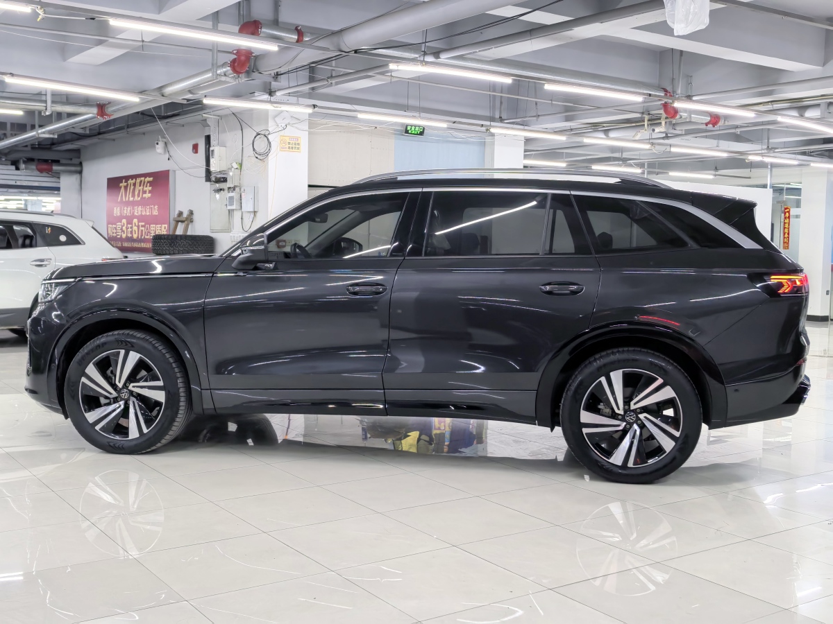 Volkswagen Tavendor 2023 car image #13