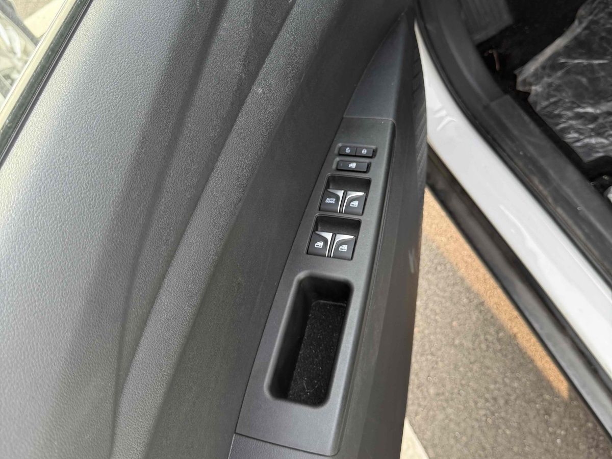 Changan EadoPHEV 2023 #13 Changan EadoPHEV 2023 car image #13