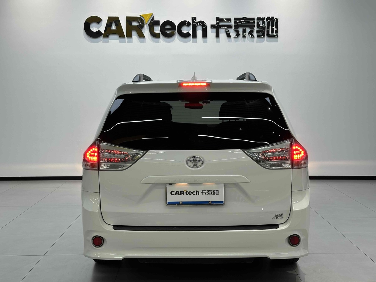 Toyota SIENNA 2019 #13 Toyota SIENNA 2019 car image #13