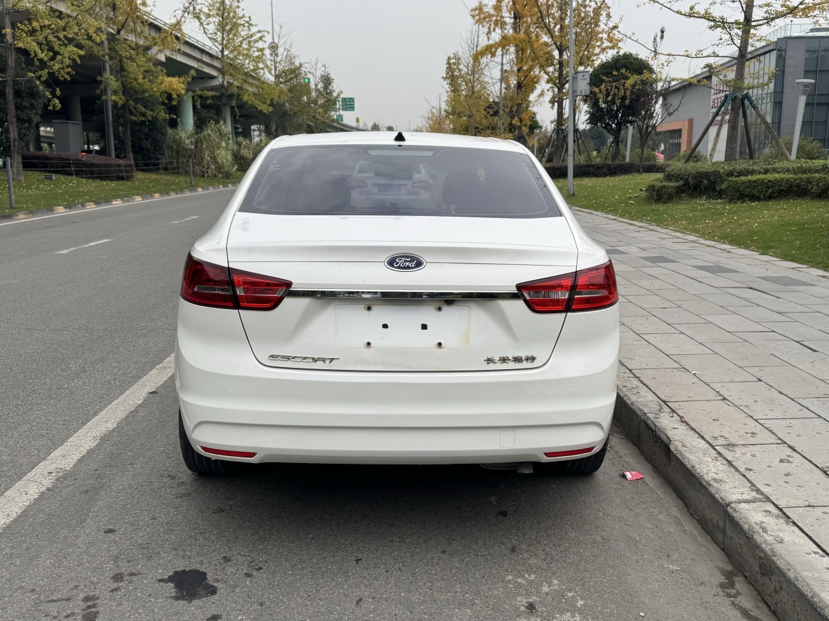 Ford Escort 2015 car image #13