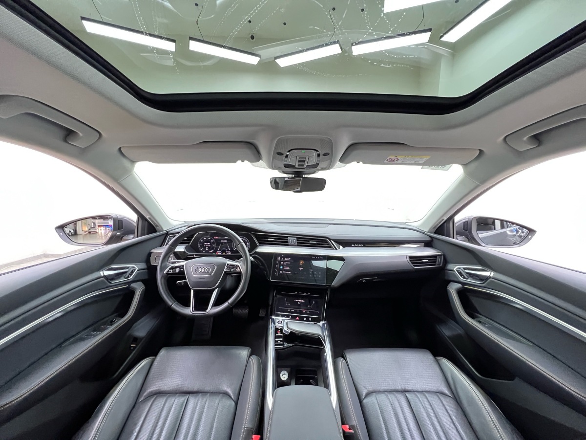 Audi Q4 e-tron 2023 صورة سيارة #13