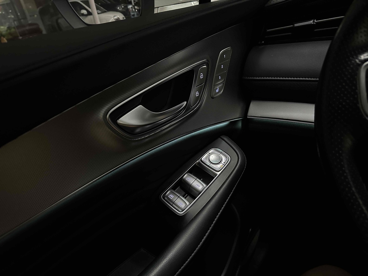 Roewe RX5 eMAX 2020 car image #13