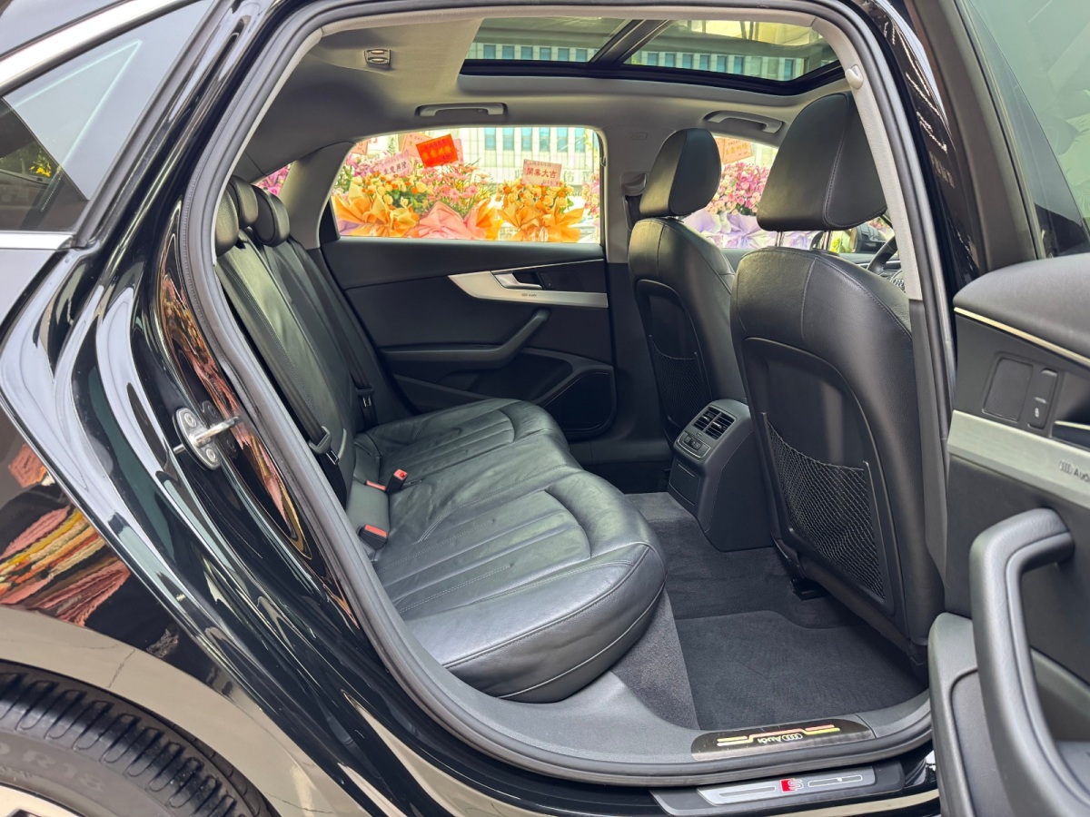 Audi A4 2018 car image #13