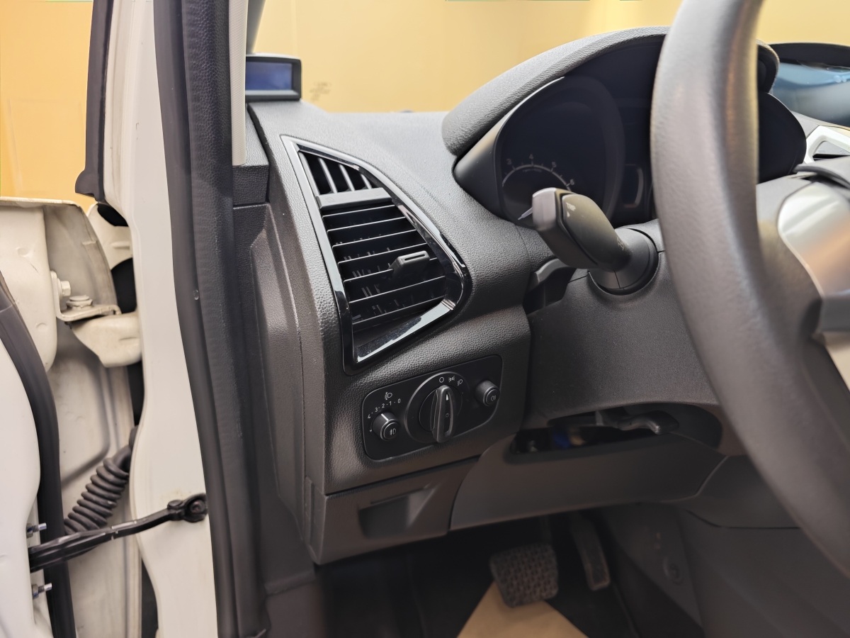 Ford EcoSport 2015 car image #13