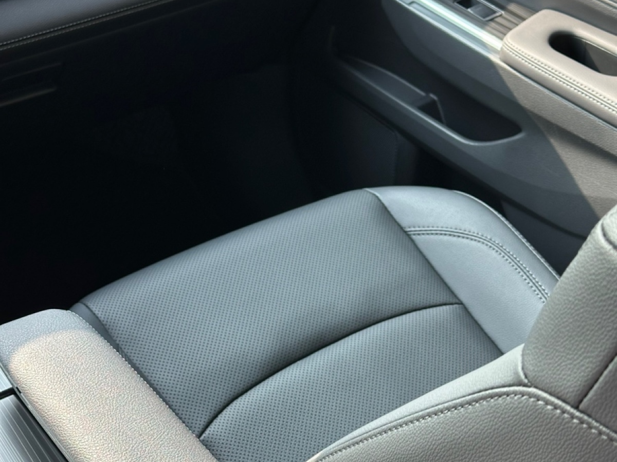 Toyota Sienna 2023 image de voiture #13