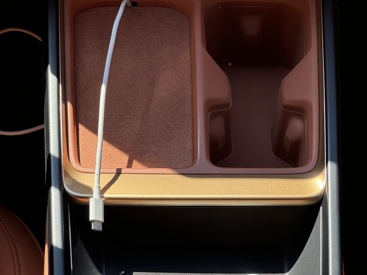 哪吒汽车 哪吒X 2024 汽车图片 #13