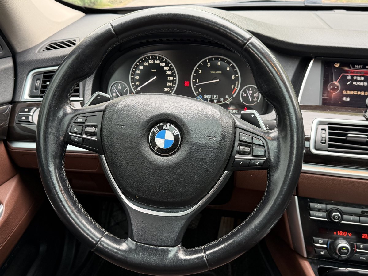 BMW 5 Series GT 2016 immagine di auto #13