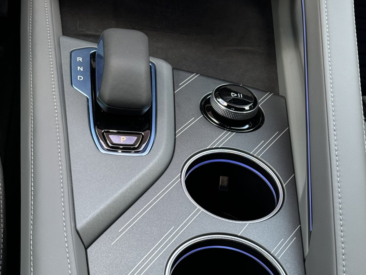 极氪 极氪001 FR 2024 汽车图片 #13