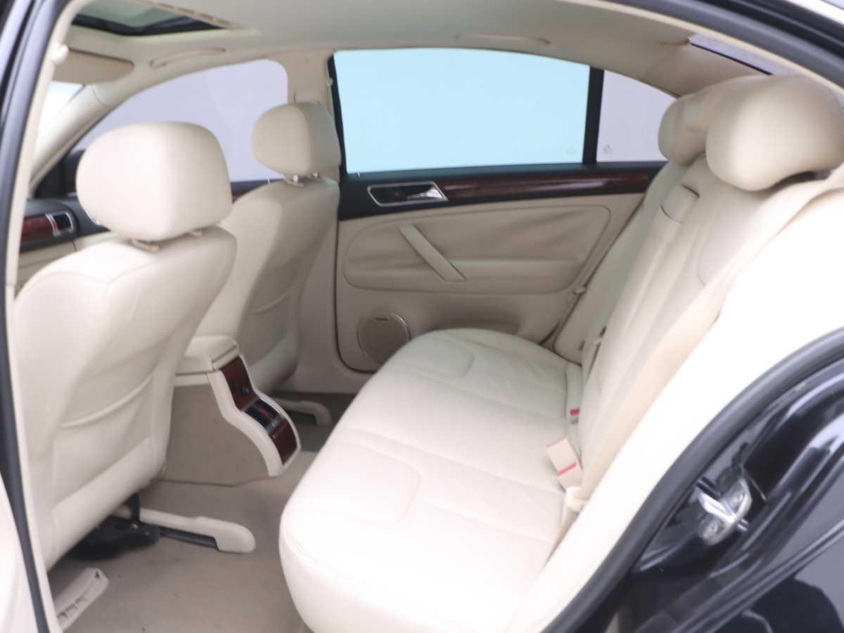 Volkswagen Passat Lingyu 2010 car image #13