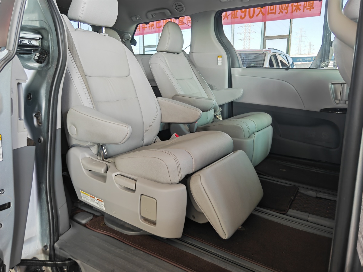 Toyota SIENNA 2020 #13 Toyota SIENNA 2020 car image #13