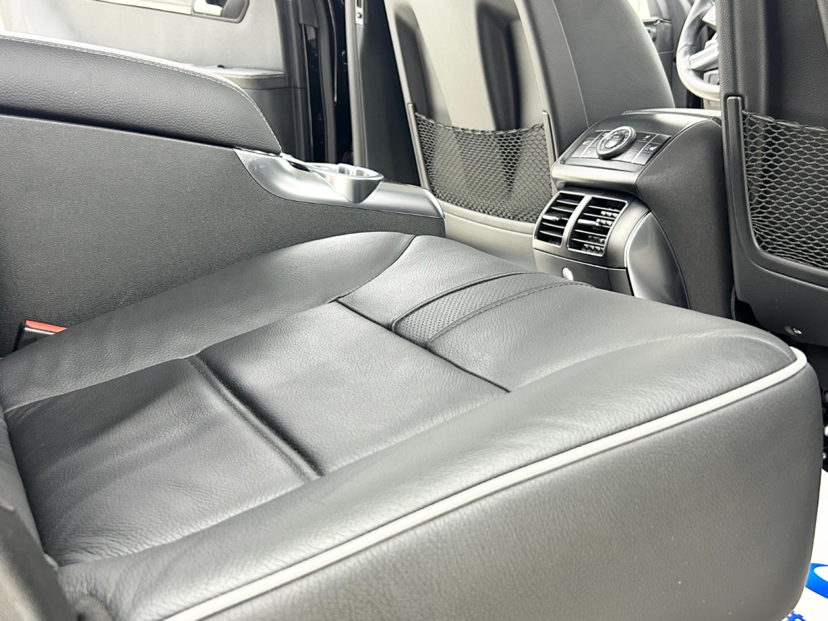 Mercedes-Benz R Class 2017 car image #13