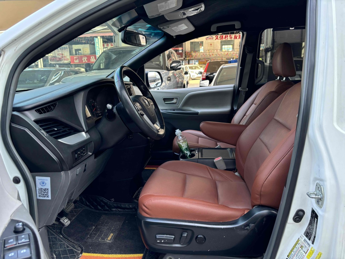 Toyota SIENNA 2015 car image #13