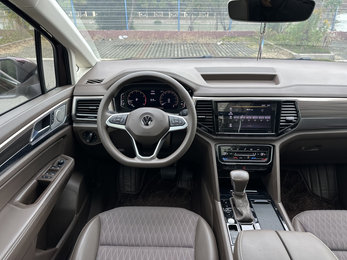 Volkswagen Viloran 2021 car image #13