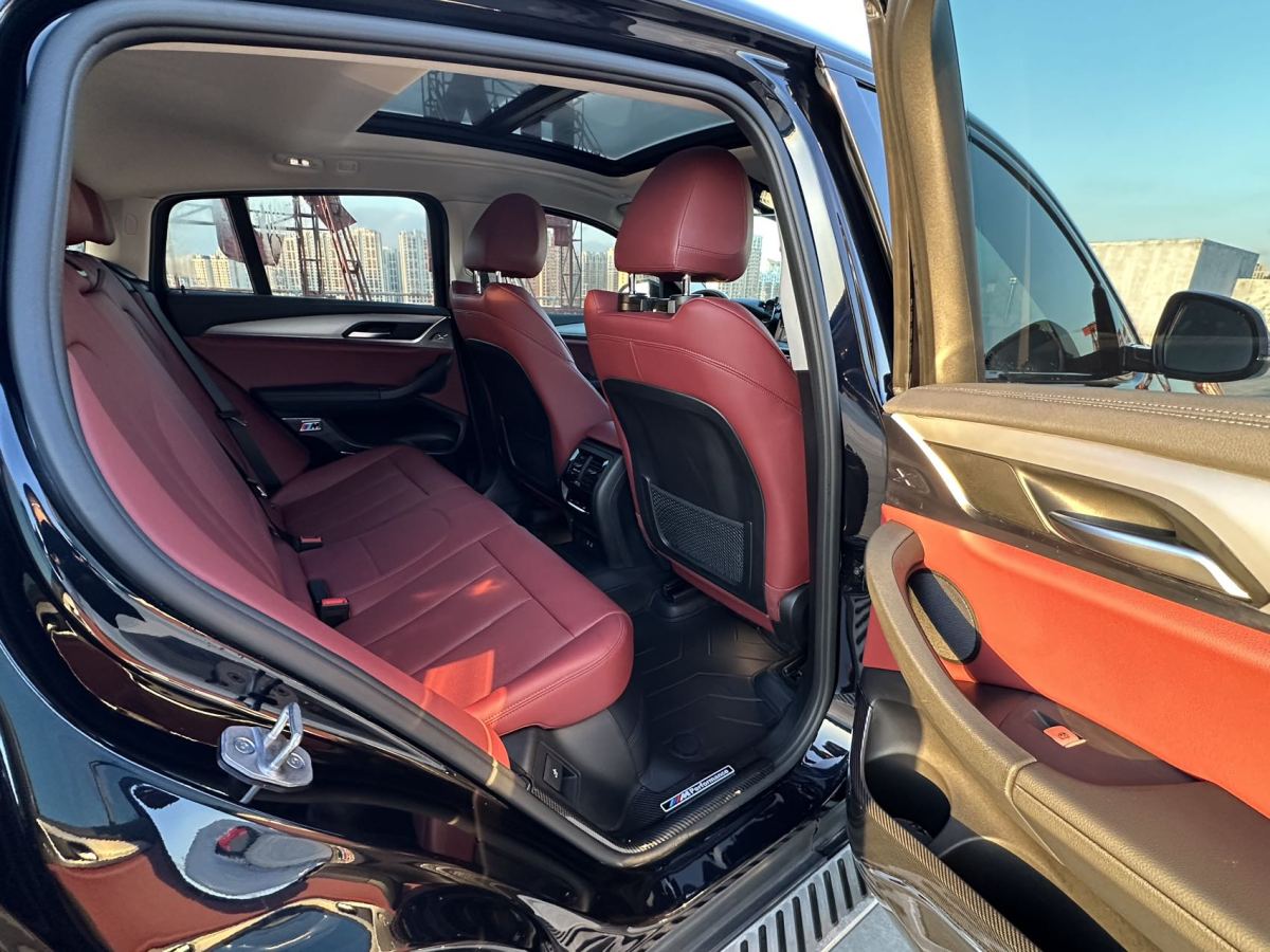 BMW X4 2022 car image #13