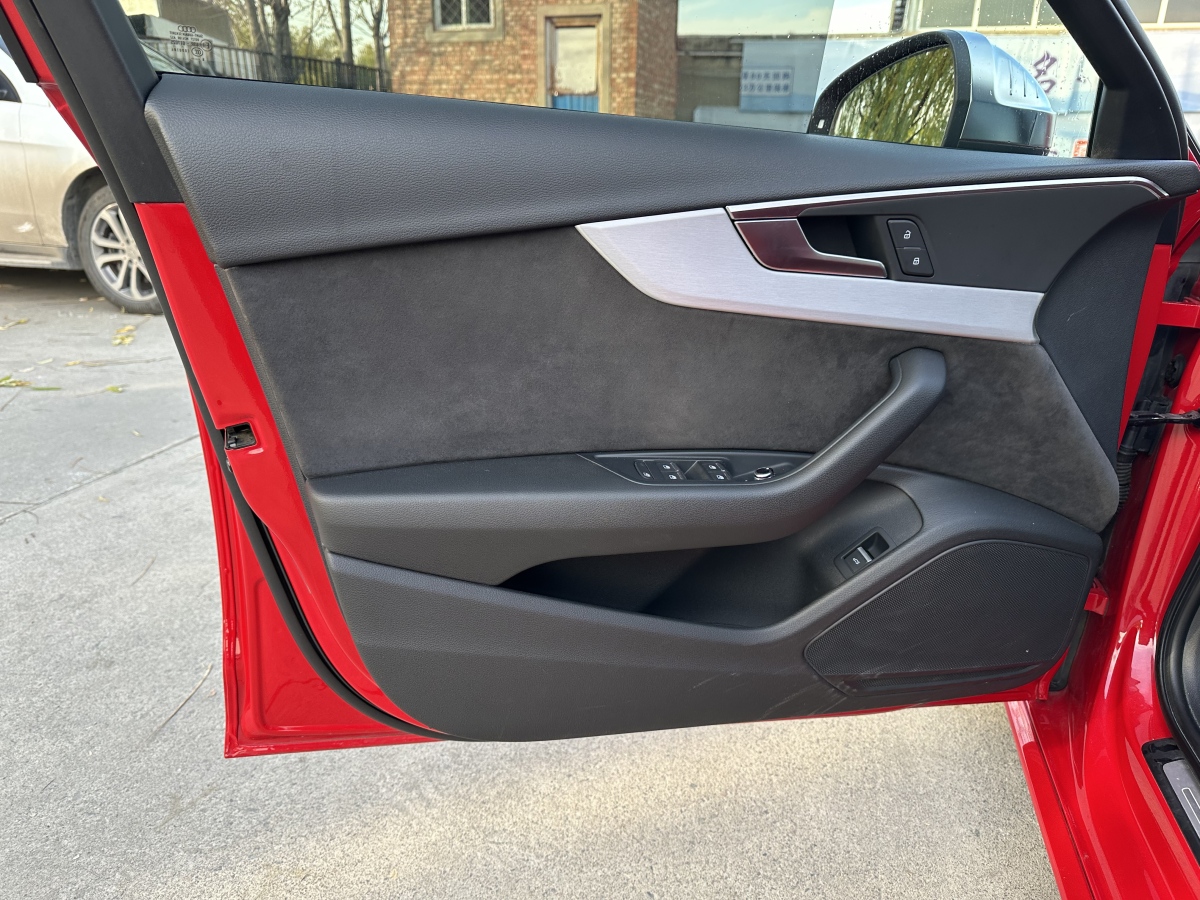 Audi S4 2018 car image #13