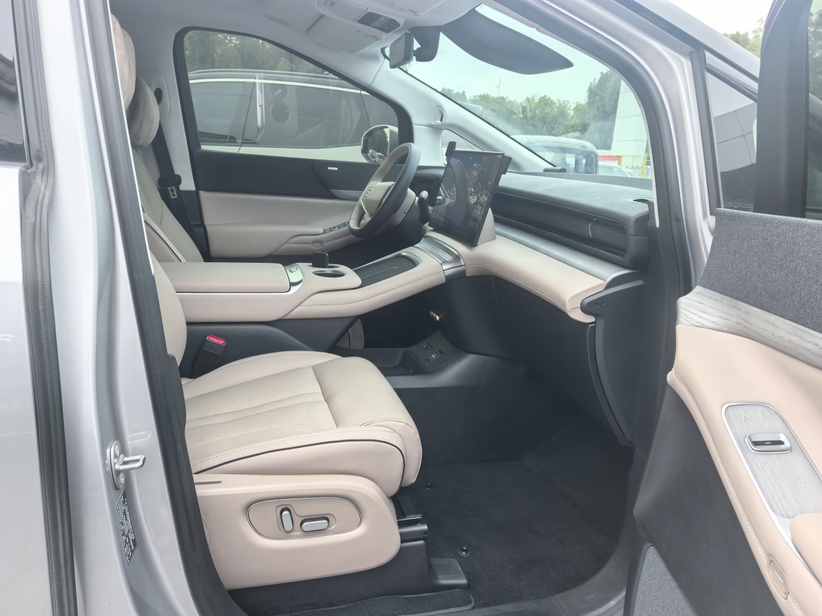 Xpeng X9 2024 immagine di auto #13