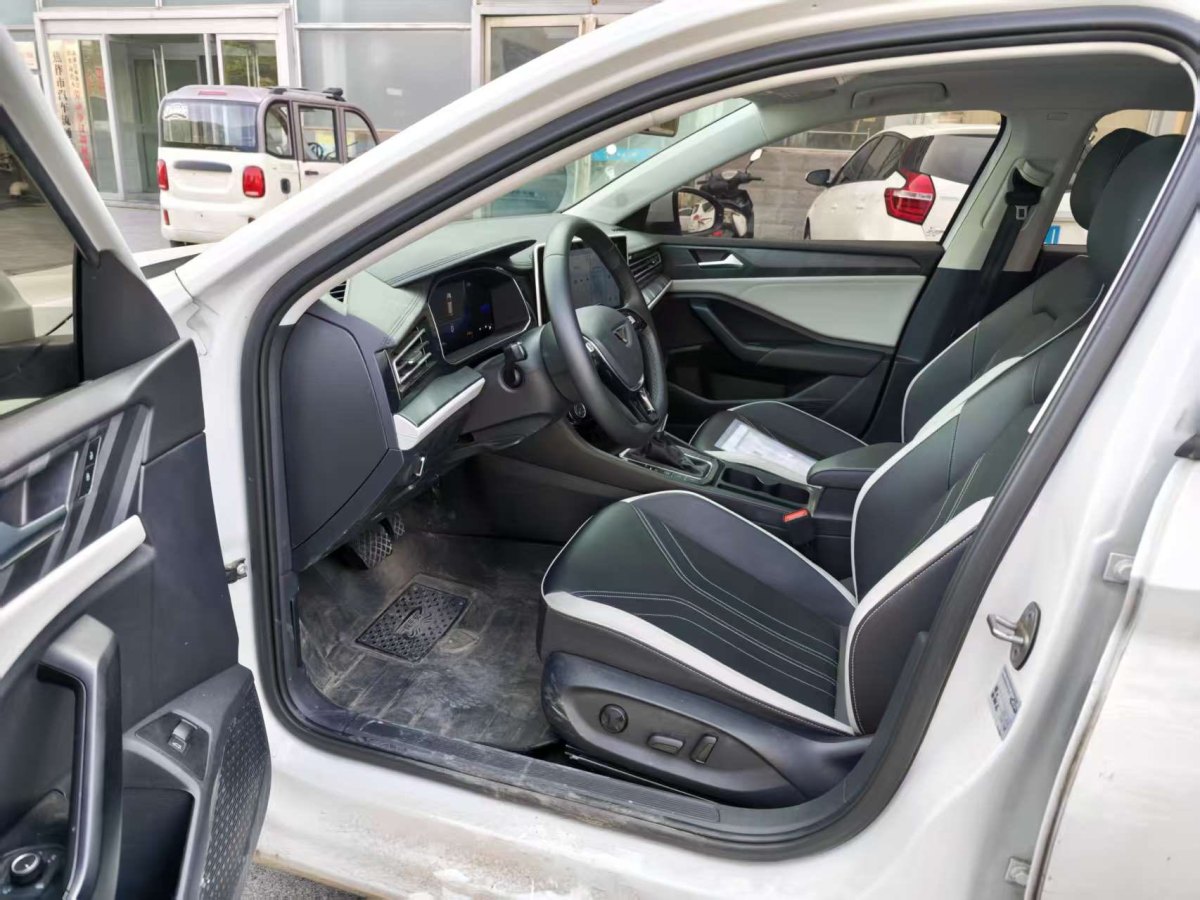 Jetta VA7 2025 car image #13