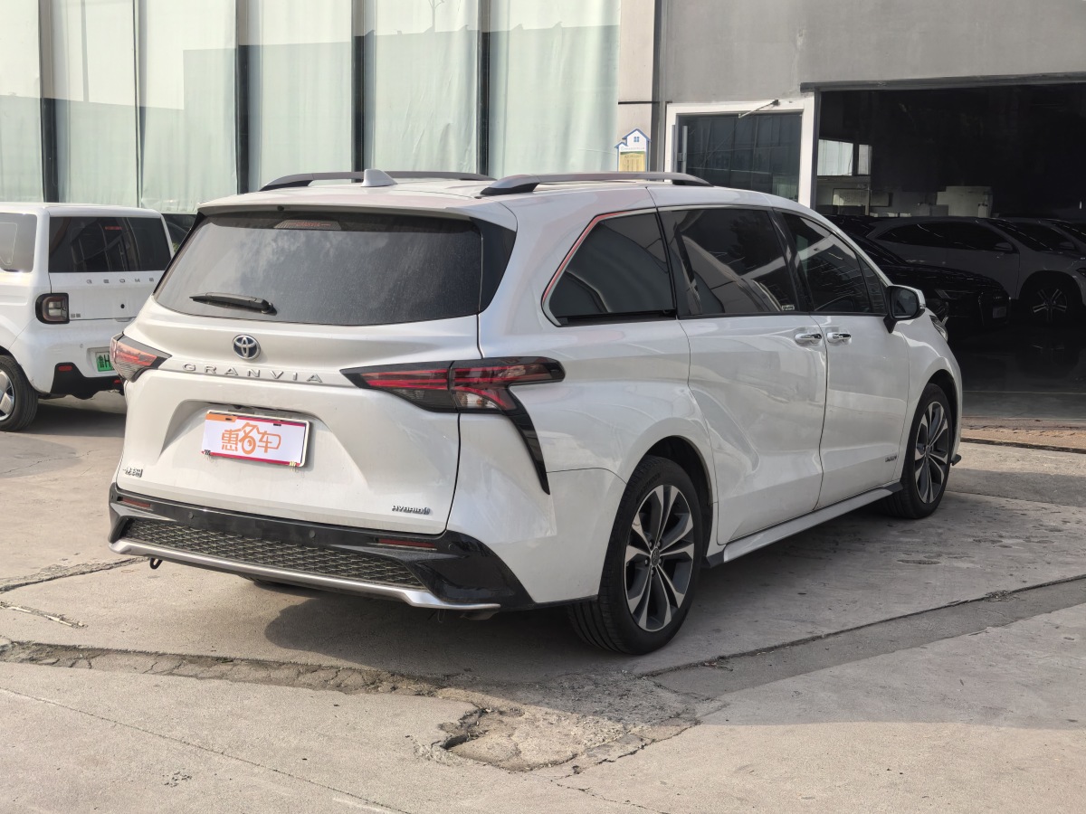 Toyota Granvia 2023 car image #13