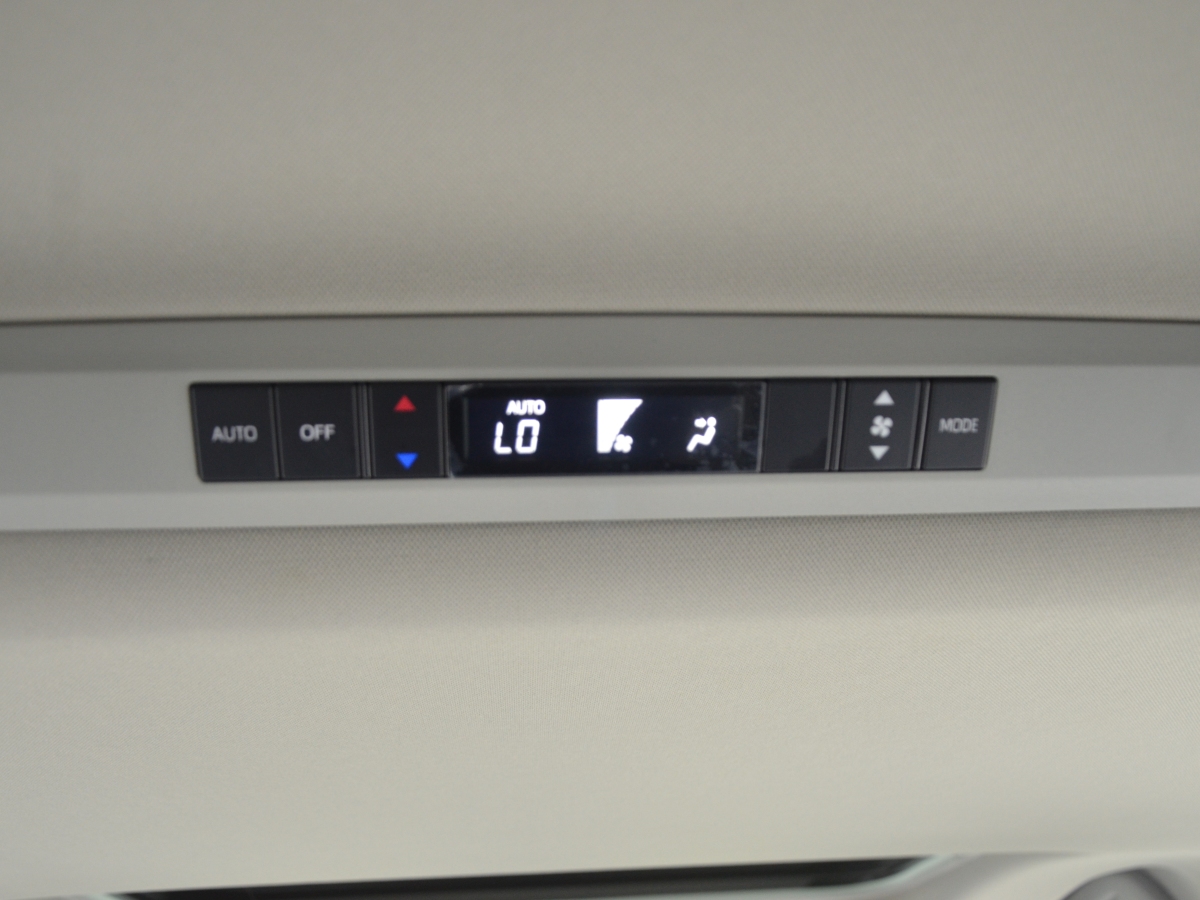 Toyota Granvia 2025 immagine di auto #13