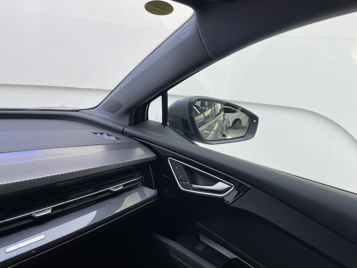 Audi Q4 e-tron 2024 immagine di auto #13