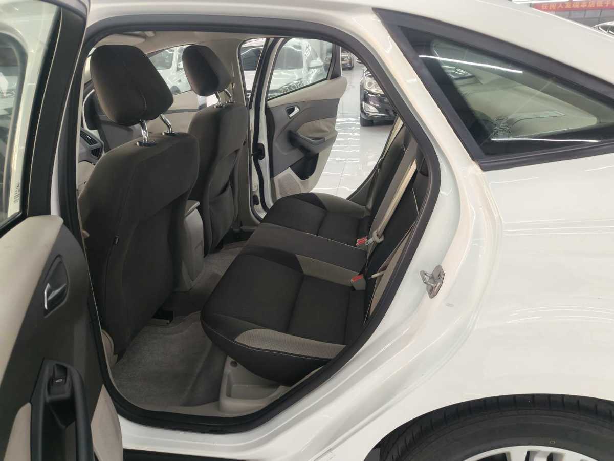 Ford Focus (Imported) 2013 car image #13