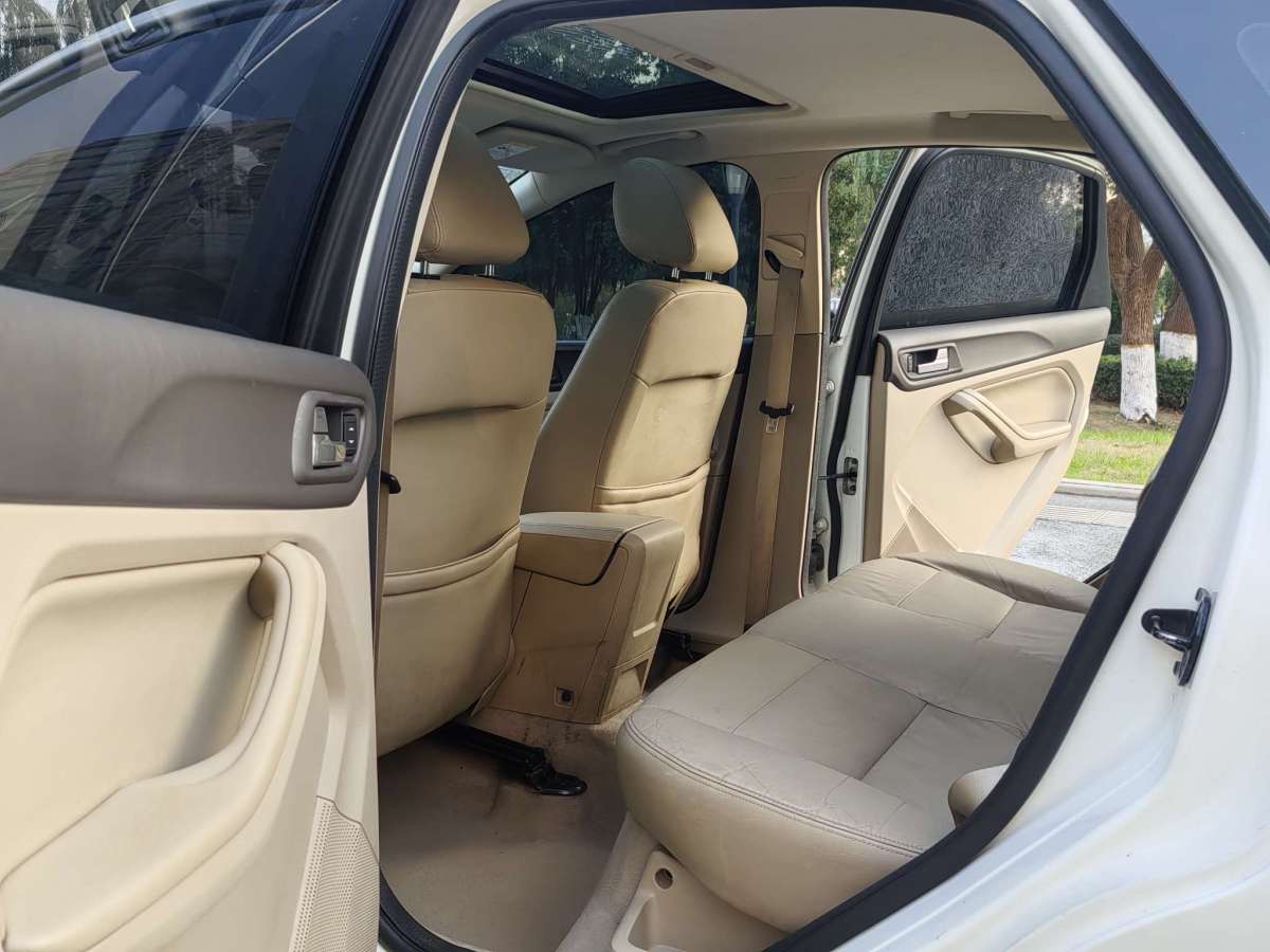 Ford Focus (Imported) 2014 car image #13