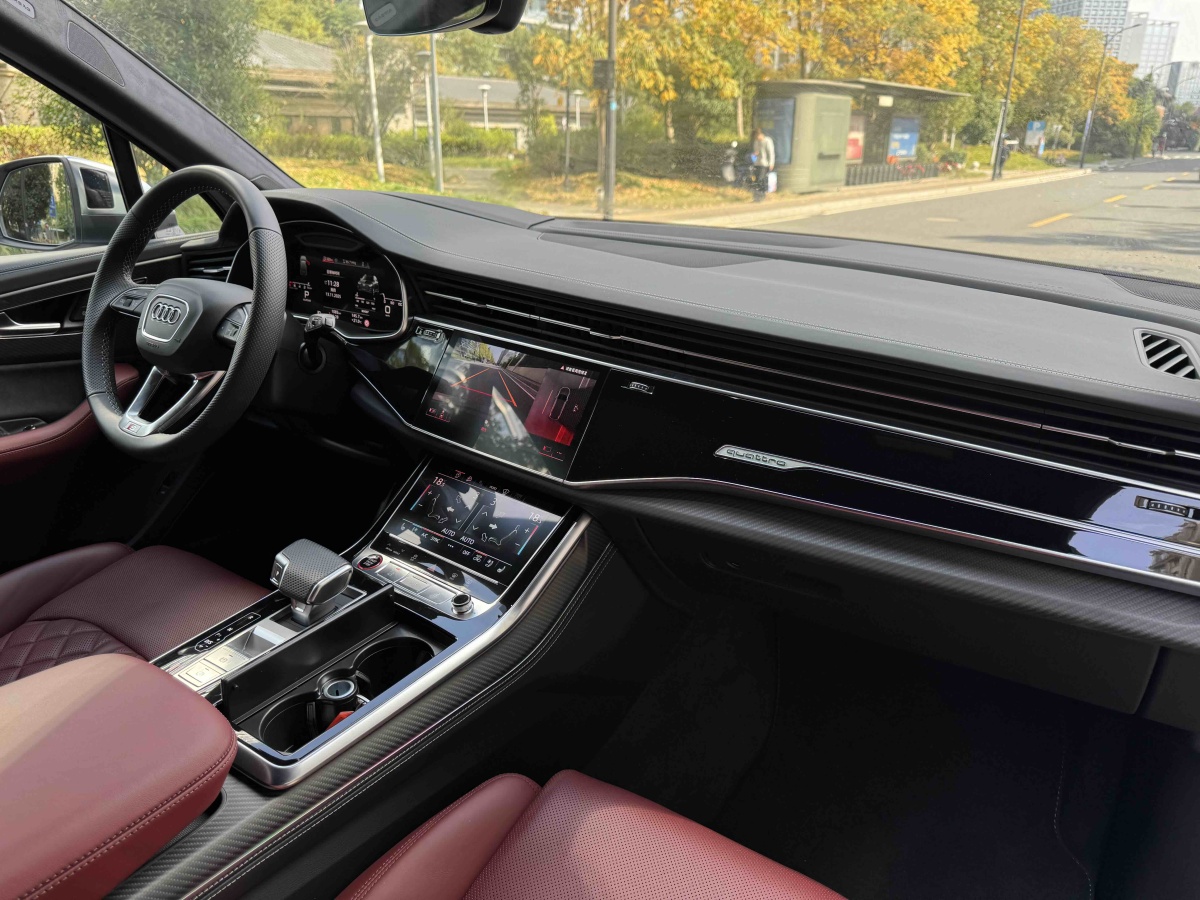 Audi SQ7 2024 car image #13