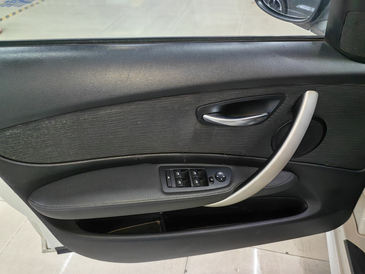 BMW 1 Series (Imported) 2011 car image #13