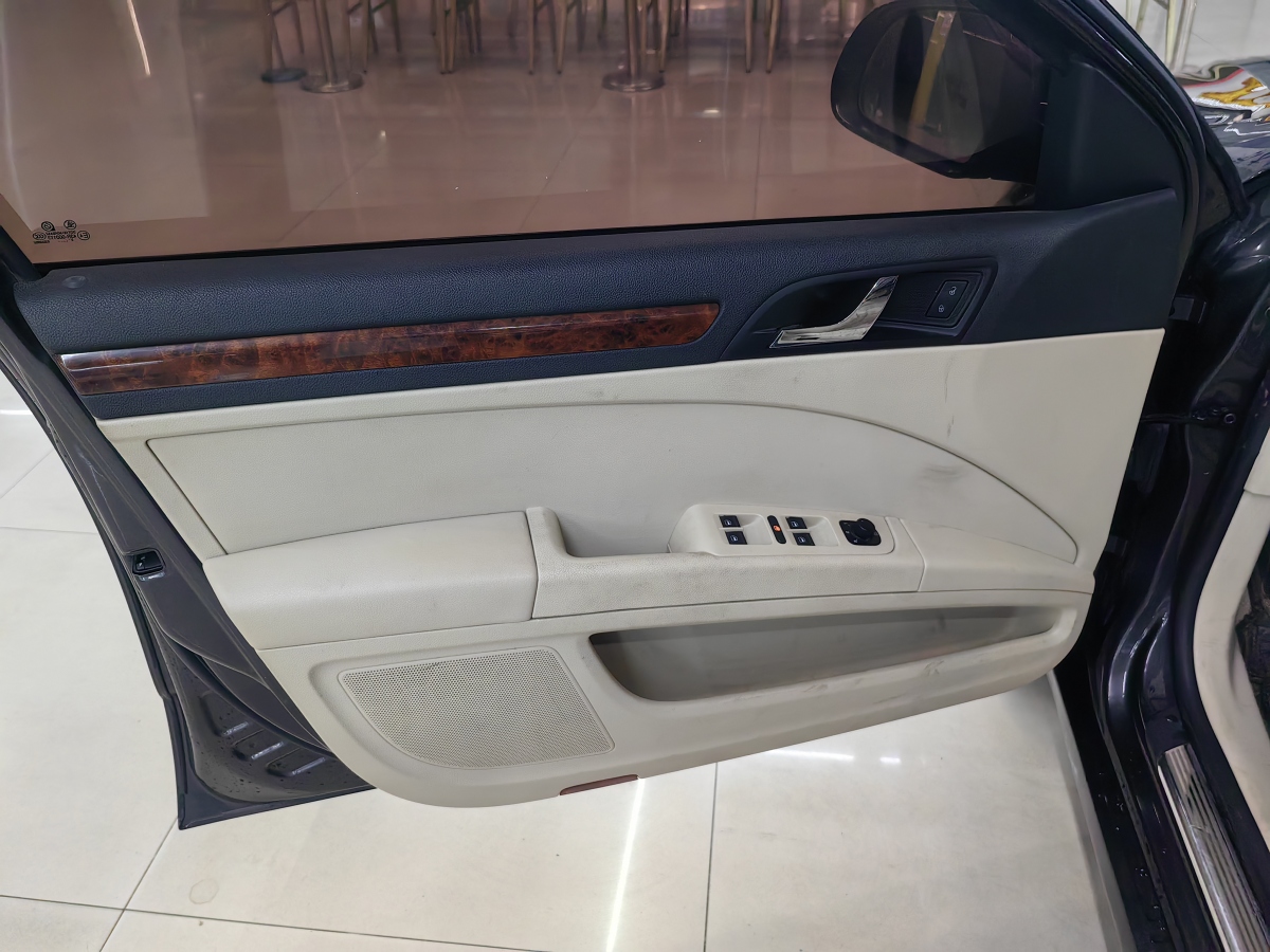 Skoda Superb 2010 car image #13