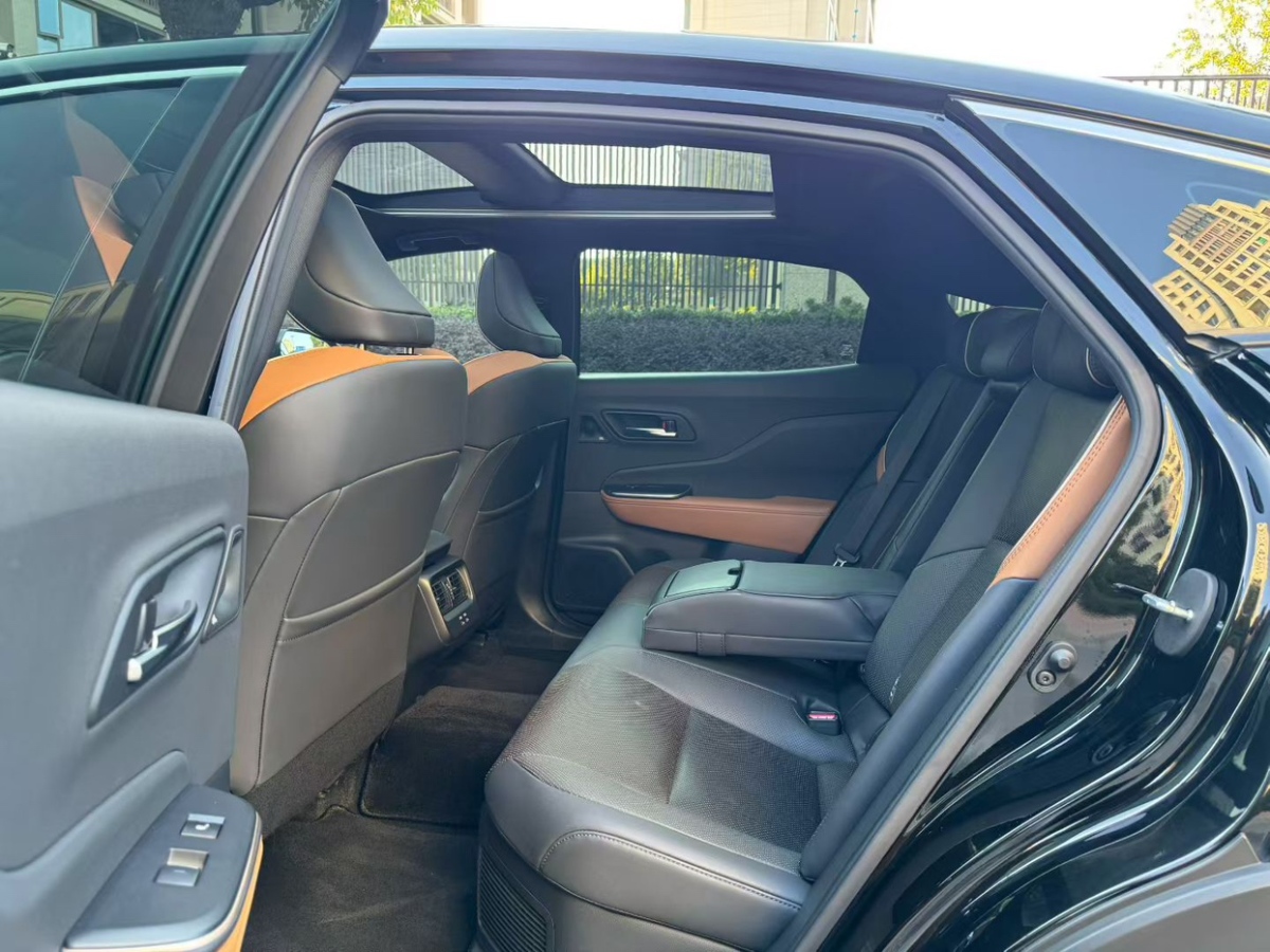 Toyota CrownSportCross 2023 image de voiture #13