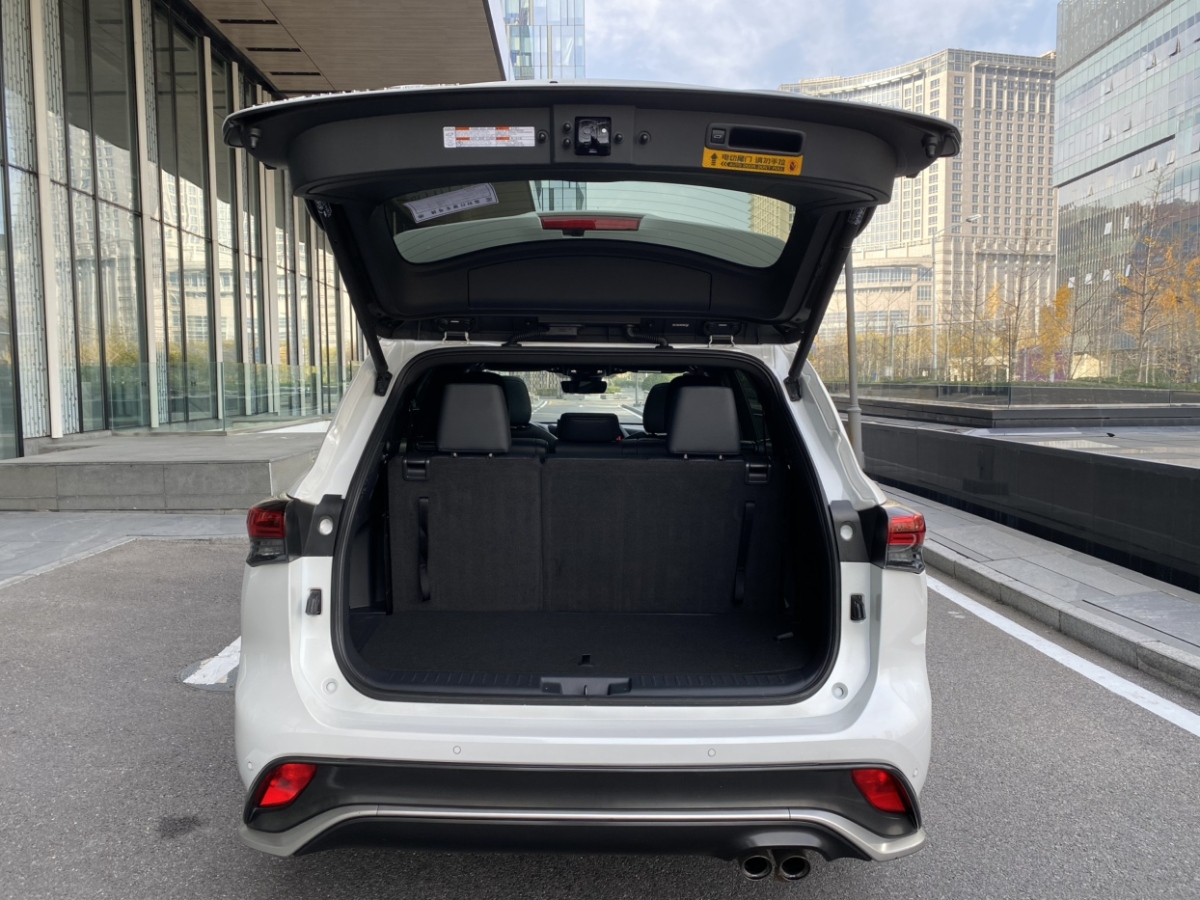 Toyota Crown Kluger 2021 immagine di auto #13