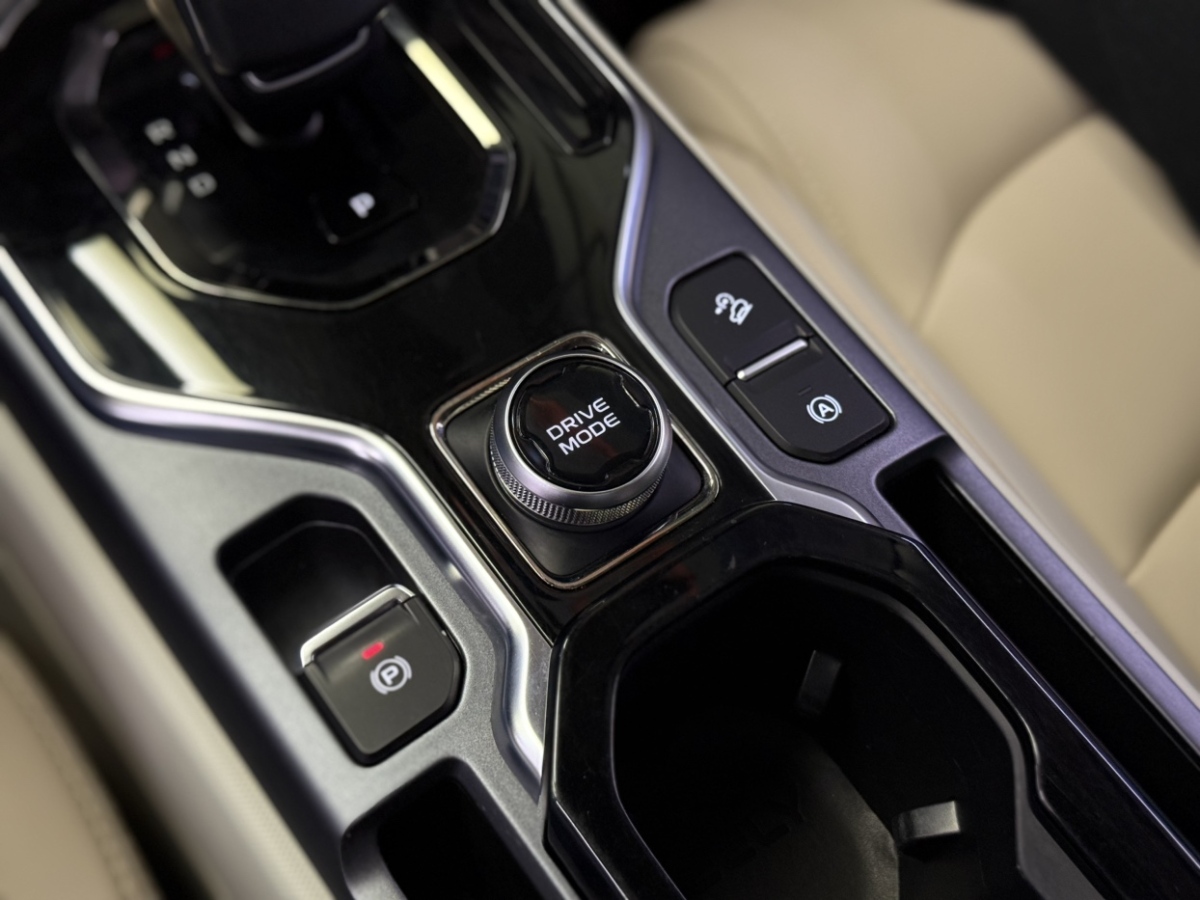 GEELY ICON 2023 car image #13