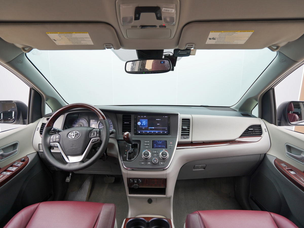 Toyota SIENNA 2018 car image #13