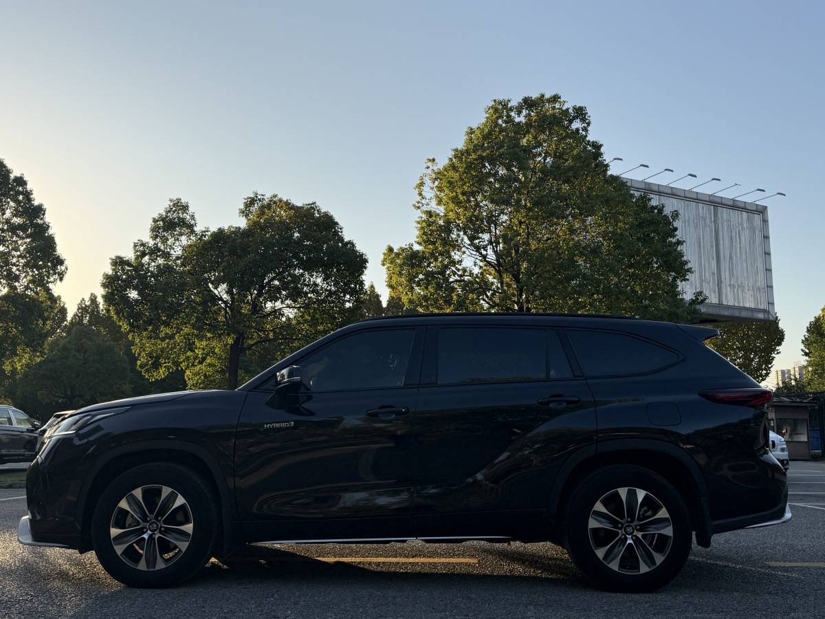 Toyota Crown Kluger 2023 car image #13