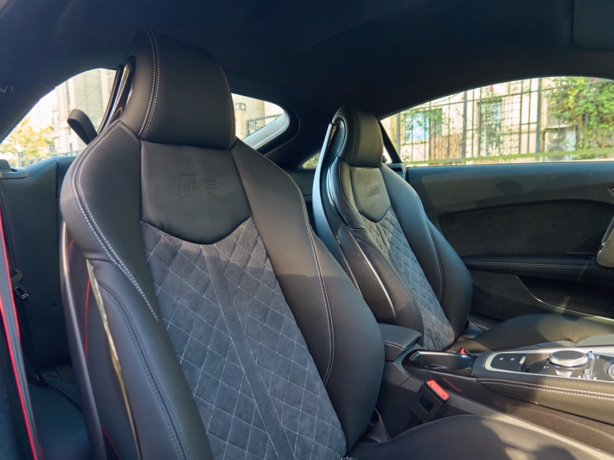 Audi TT RS 2020 car image #13