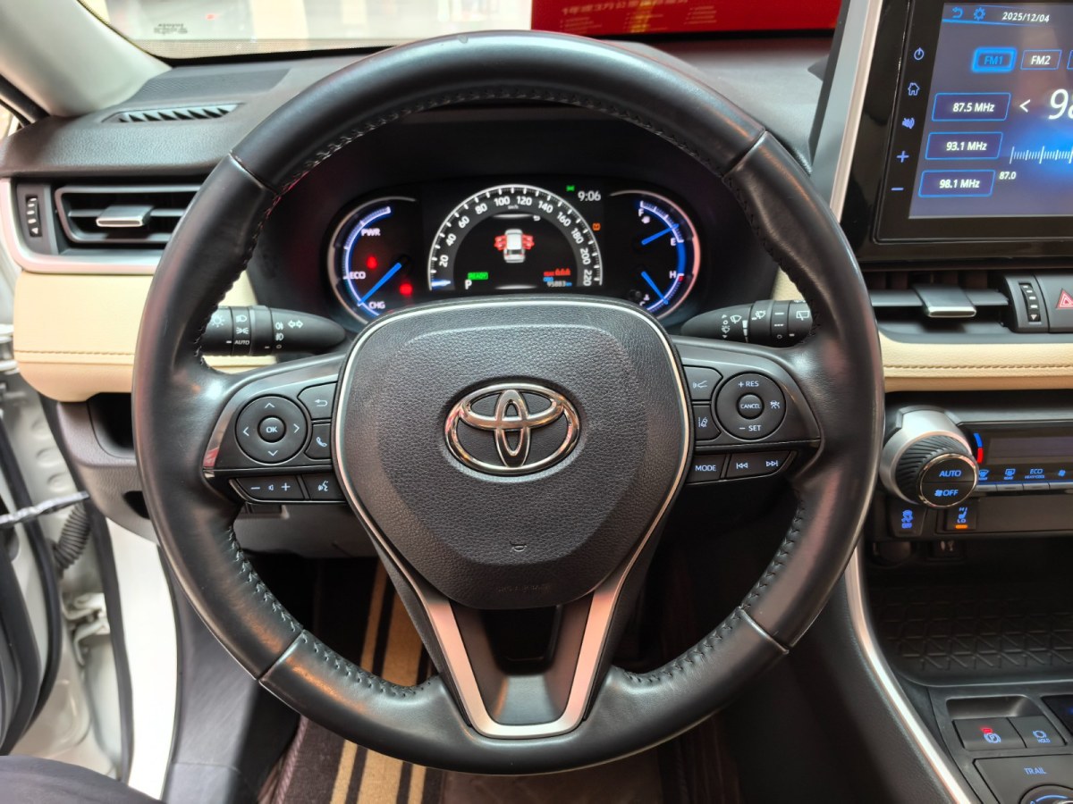 Toyota RAV4 2020 car image #13