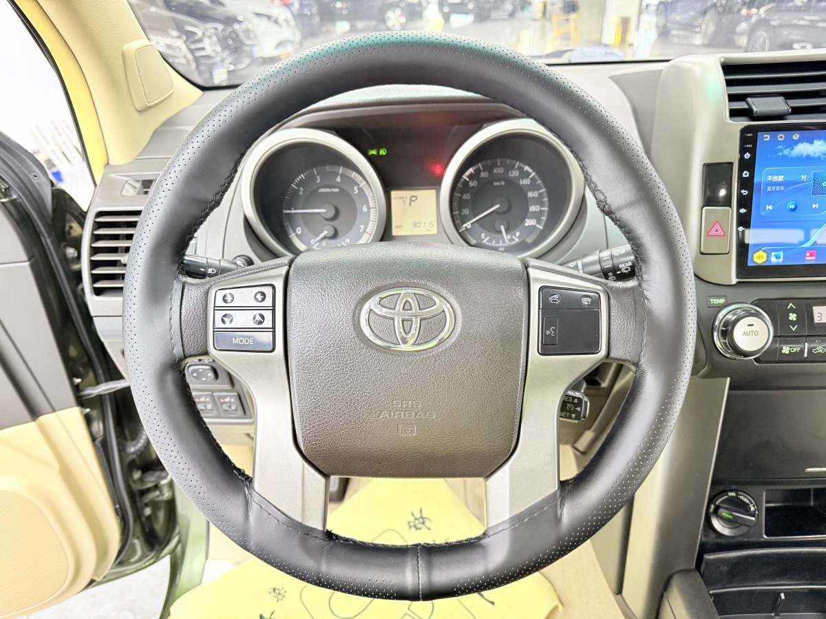 Toyota 2013 car image #13