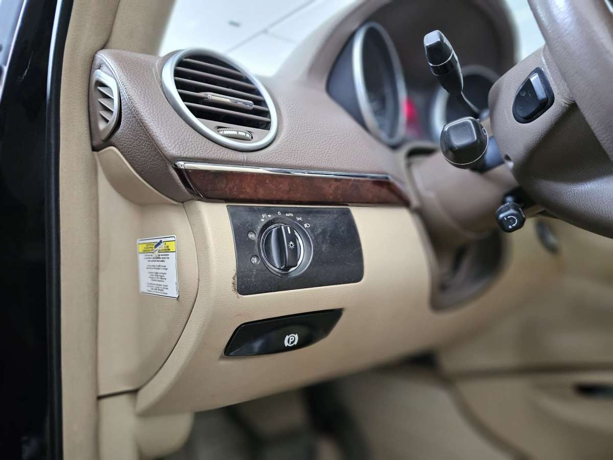 Mercedes-Benz GL Class 2012 car image #13